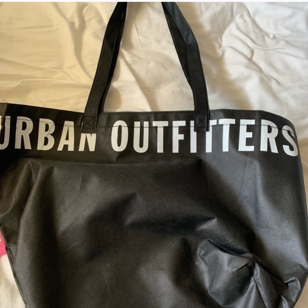 black urban outfitters bag